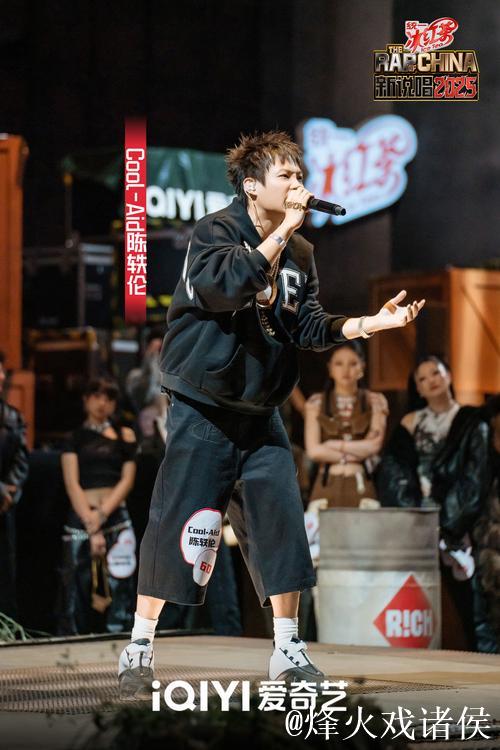 诺坎普再次响起“哈维，请留下”歌声，奥萨苏纳之战再现熟悉场景